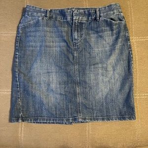 Old Navy size 10 denim skirt.